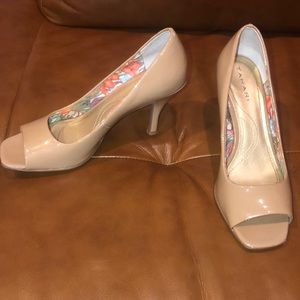 Nude heels. Size 6.5 (US)